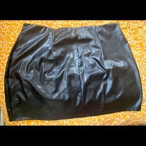 ASOS DESIGN CURVE FAUX LEATHER MINI SKIRT